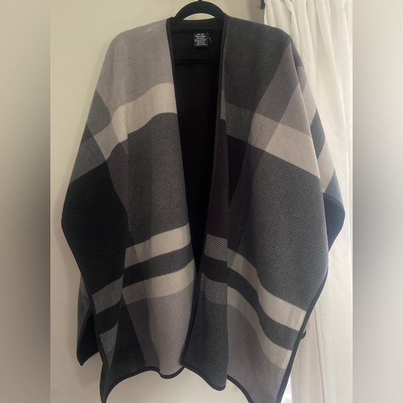 Ike Behar Plaid Sweater Poncho (One Size) - Picture 1 of 2